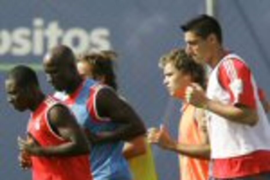 Encarnados contratam guardião de 2,03 metros