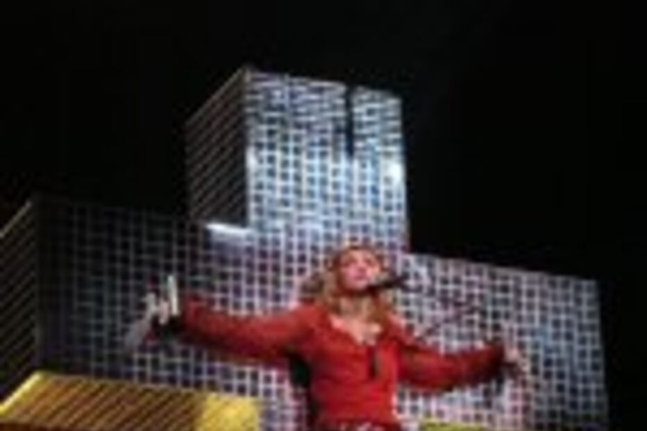 Madonna confessa-se em disco e DVD ao vivo