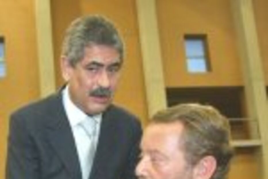 SÓCIOS DERROTAM MANUEL VILARINHO
