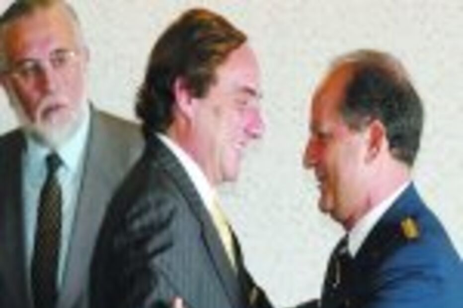 AVIÃO EUROPEU CHUMBADO