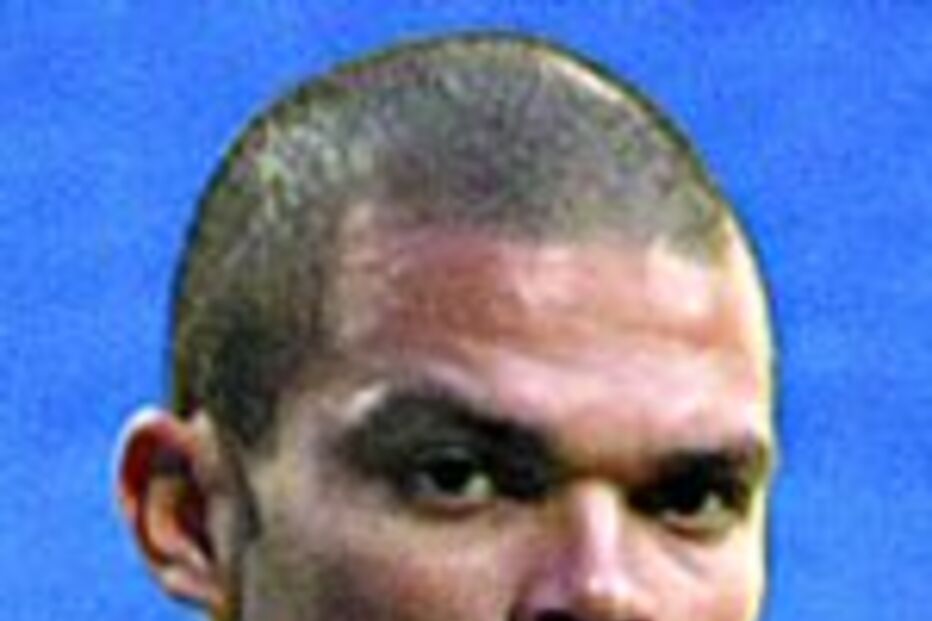 Pepe leva soco no treino