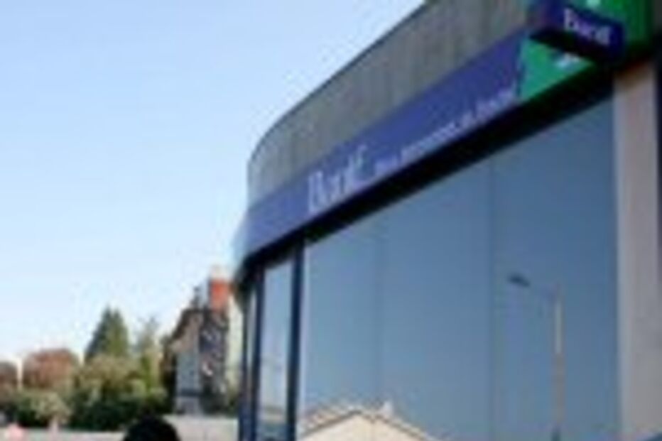 Banco assaltado por trio