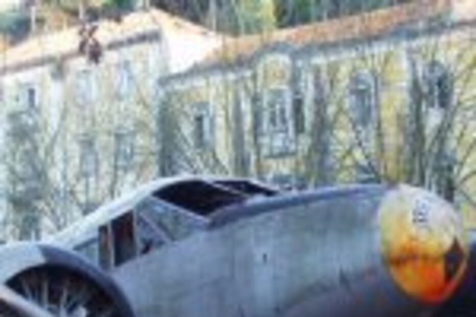 Relíquia da Força Aérea apodrece no Parque da Cidade em Leiria