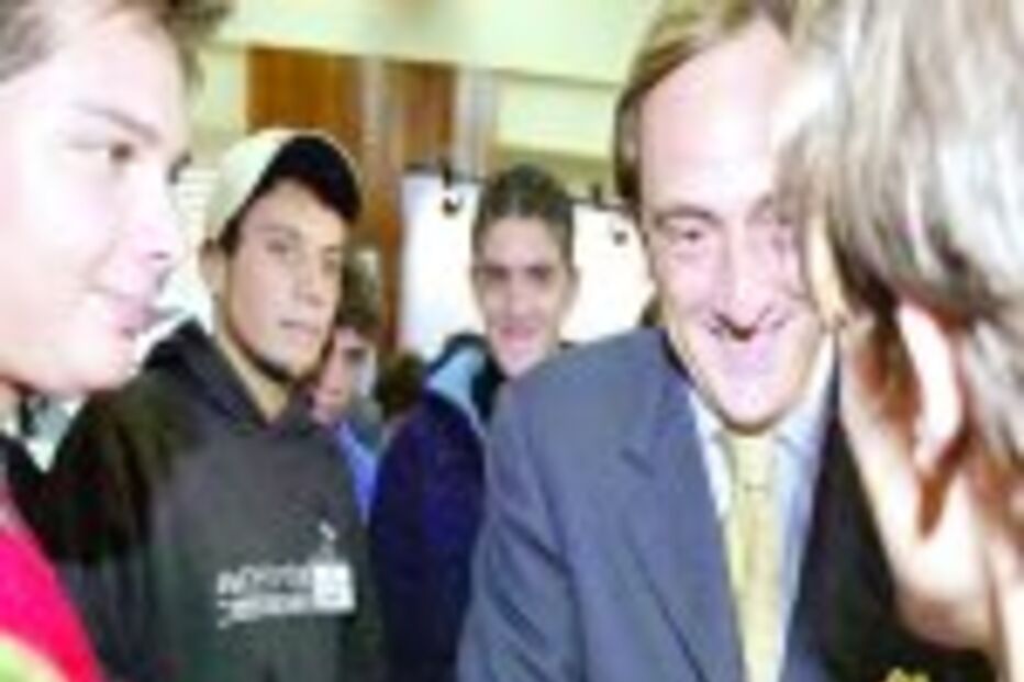 PORTAS QUER ATRAIR JOVENS