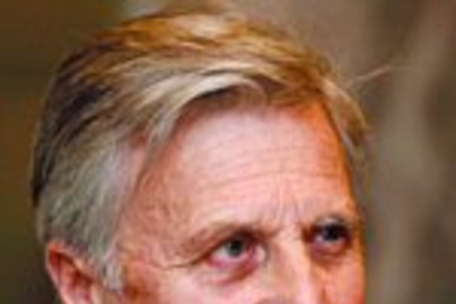 Contra salários mínimos obrigatórios