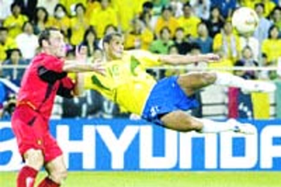 MARCOS A DEFENDER, ÁRBITRO A AJUDAR