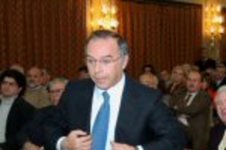 Marques Mendes tinha remunerações regulares