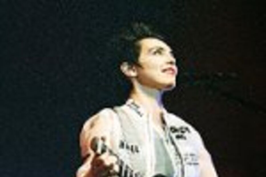 ADRIANA CALCANHOTTO ENCANTA O PORTO