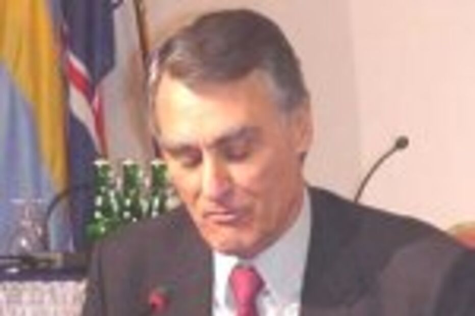 CAVACO DEFENDE SALÁRIOS CONGELADOS NO ESTADO