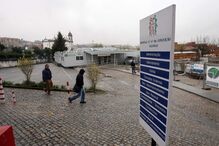 Contentores ficam em hospital renovado