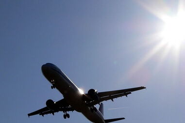 Aeroporto de Viena suspende operações devido ao gelo