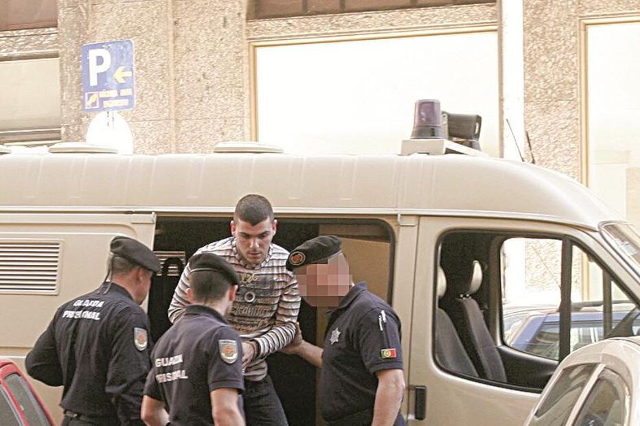 Volta ao tribunal de onde escapou