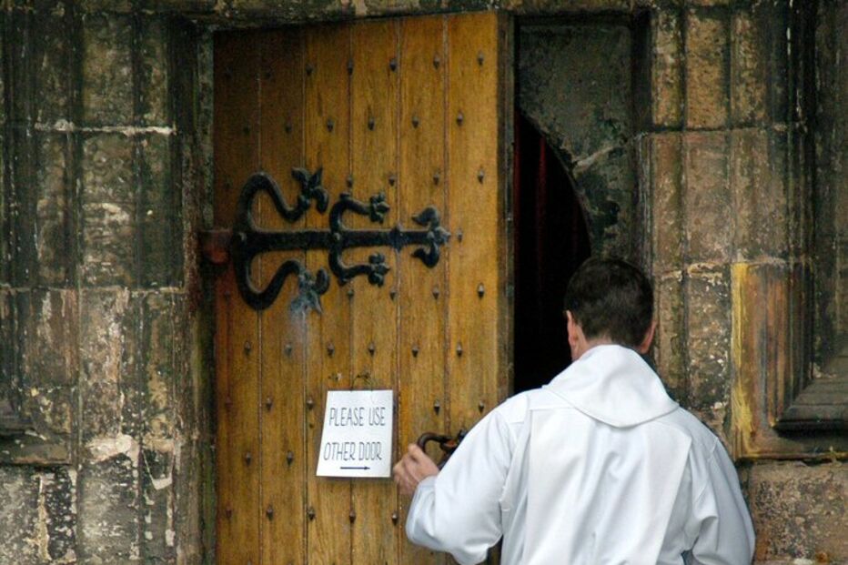 Padre enganado com venda de Bíblia