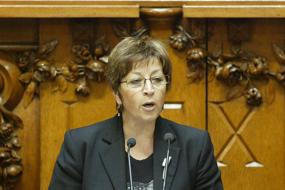 Duplex em Palmela e dois automóveis