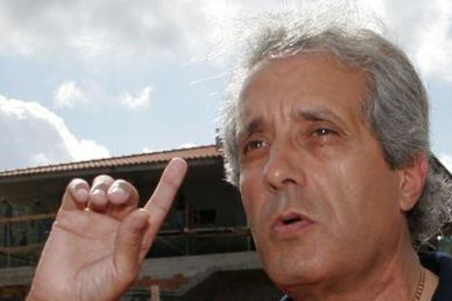 Ferreira Torres oferece-se para pagar viagem