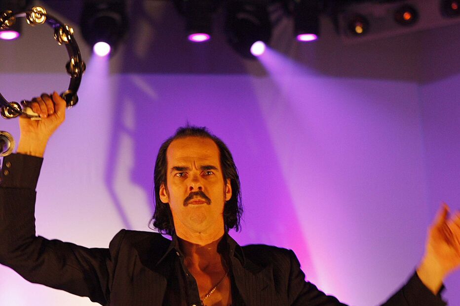 Nick Cave selvagem em grande noite