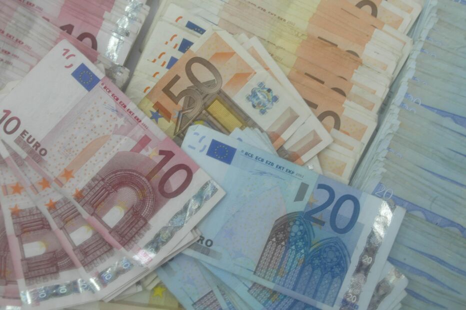 CE revê em baixa crescimento económico