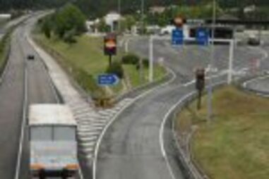 Quatro feridos em rixa