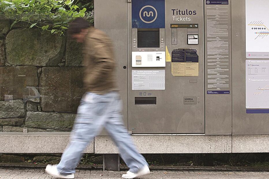 Quadrilha assalta caixas do metro