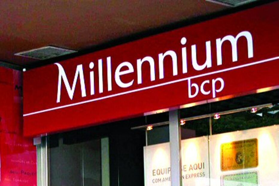 Ataca banco e rouba carro para fugir