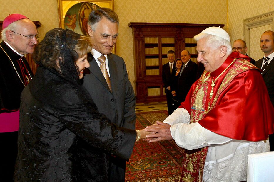 Papa convidado a visitar Portugal