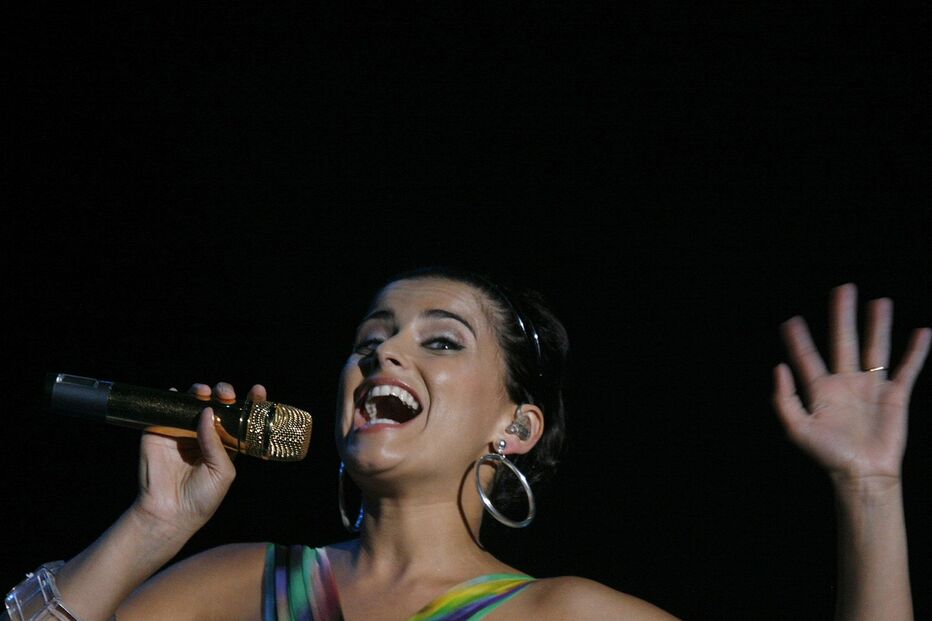 Nelly Furtado foge do palco