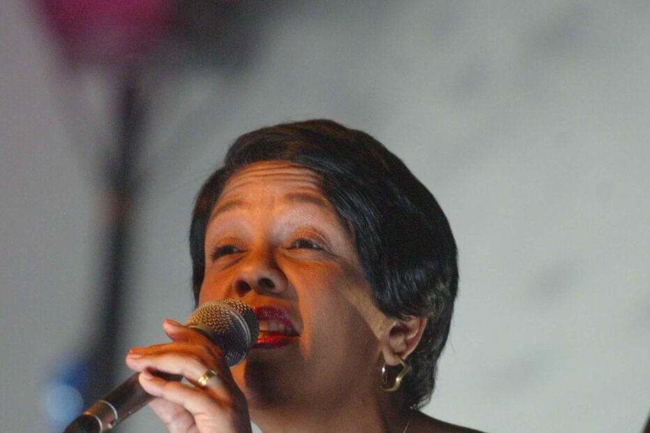 Rosa Passos canta na Fábrica Balsense