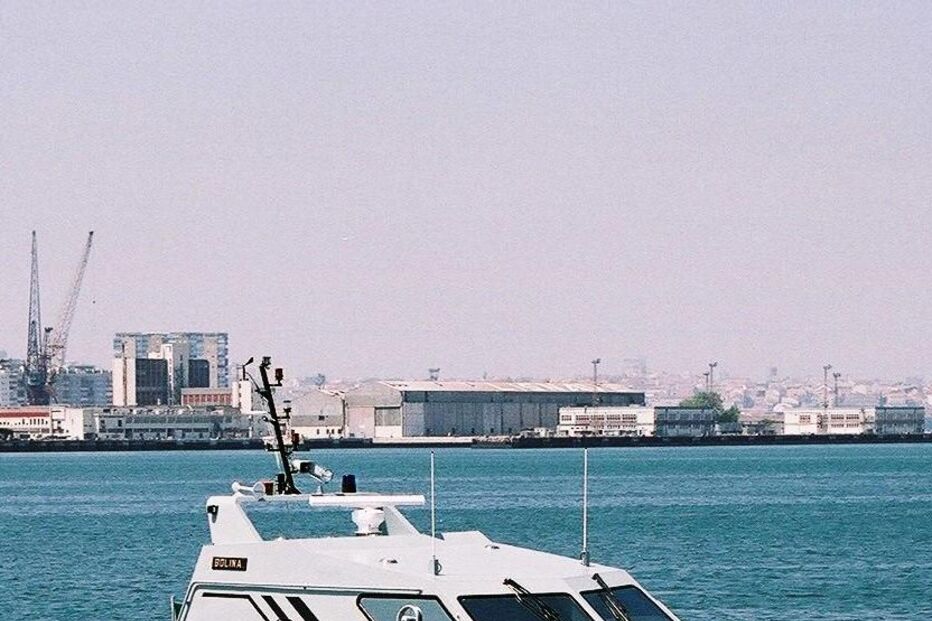 Lancha pode estar ligada a tráfico de droga