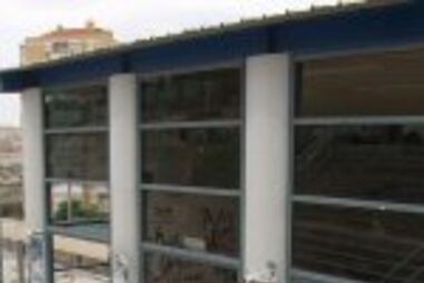 Vidros partidos na estação da Damaia