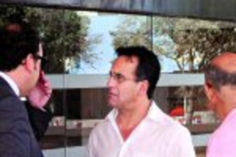Zezé Camarinha contra jornalista