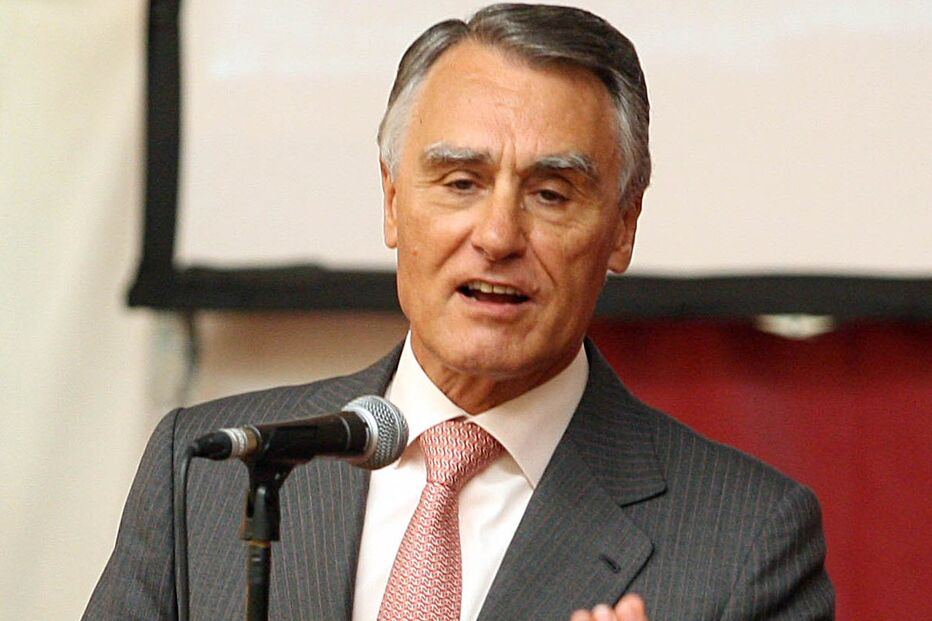 Cavaco apela a autarcas