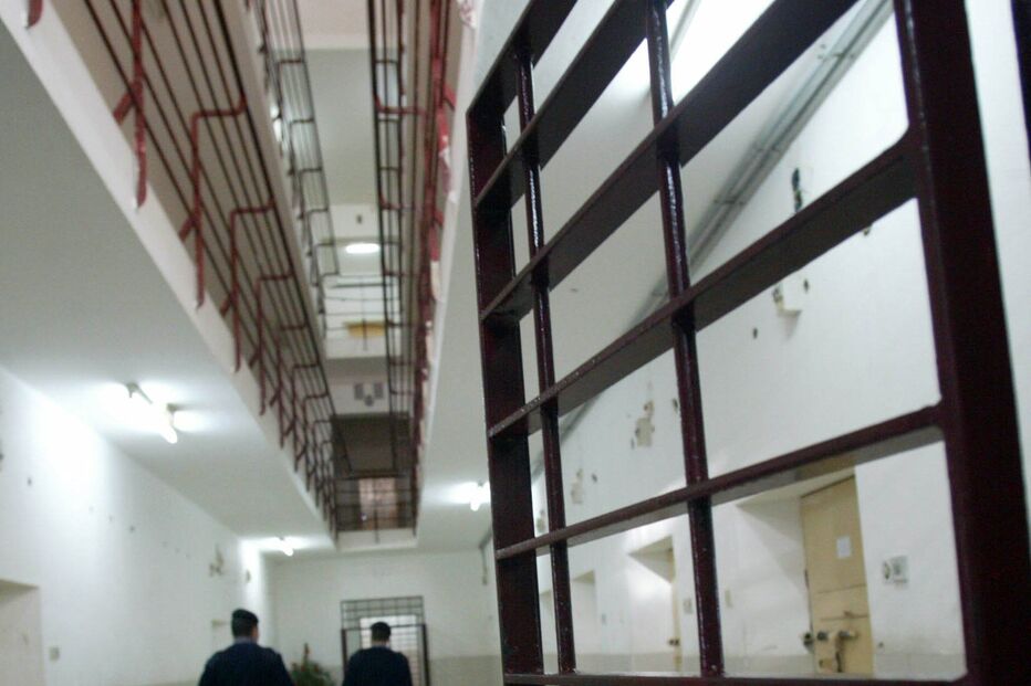 Menos dois mil presos e mais crime violento