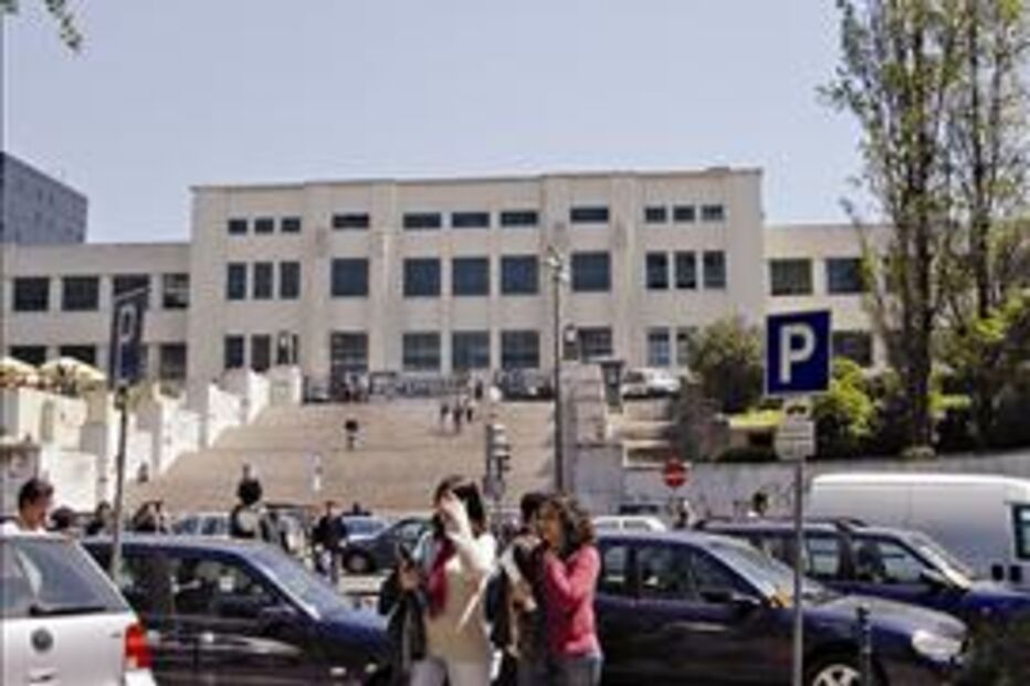 Propina máxima na maioria das universidades e polítécnicos