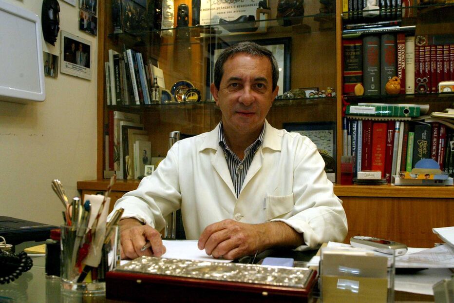 Médico de famosos julgado