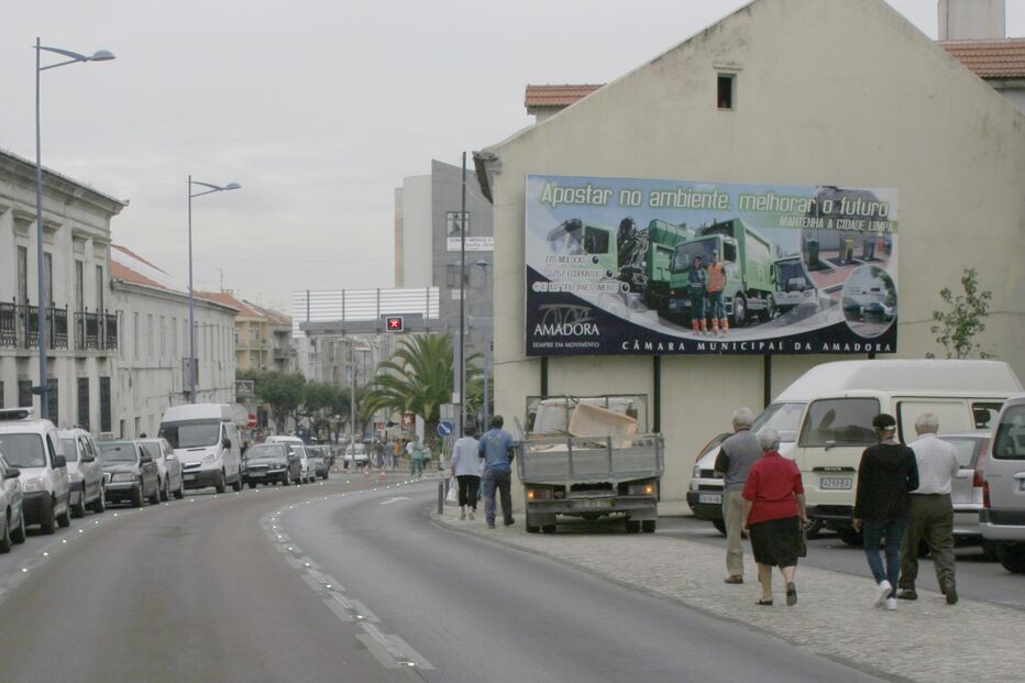 Via reversível na Amadora