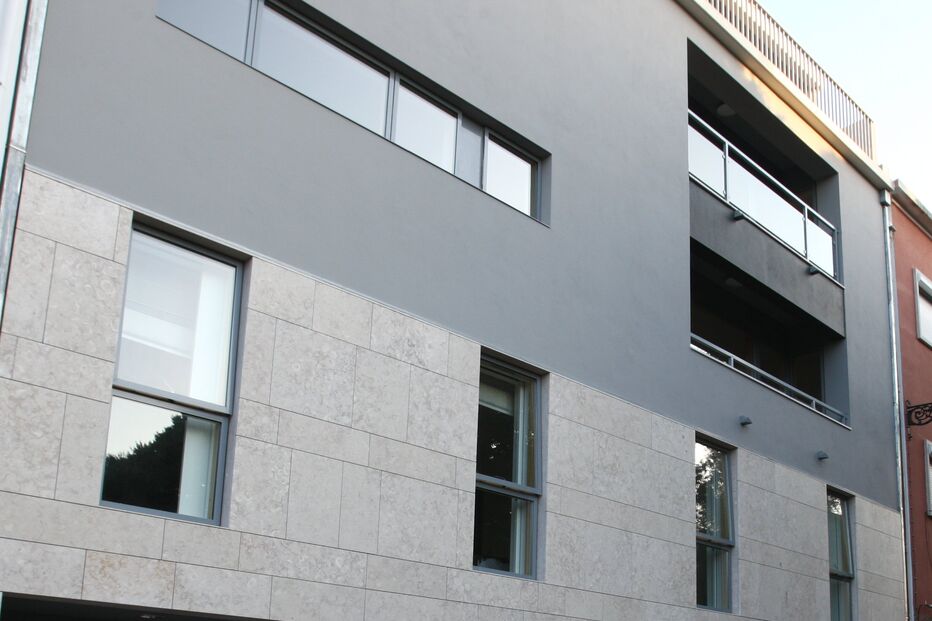 Sebastião compra casa a Pinho