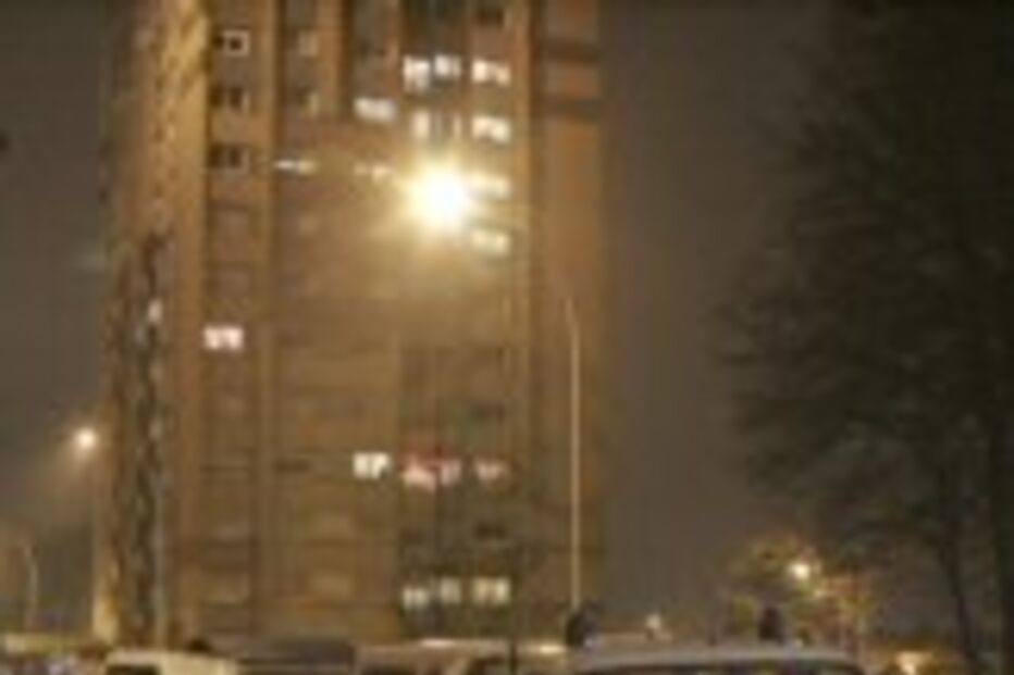 França: Polícia baleado por jovens