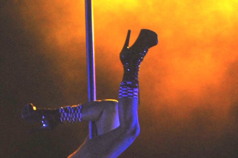 Stripper cai e fica paralítica
