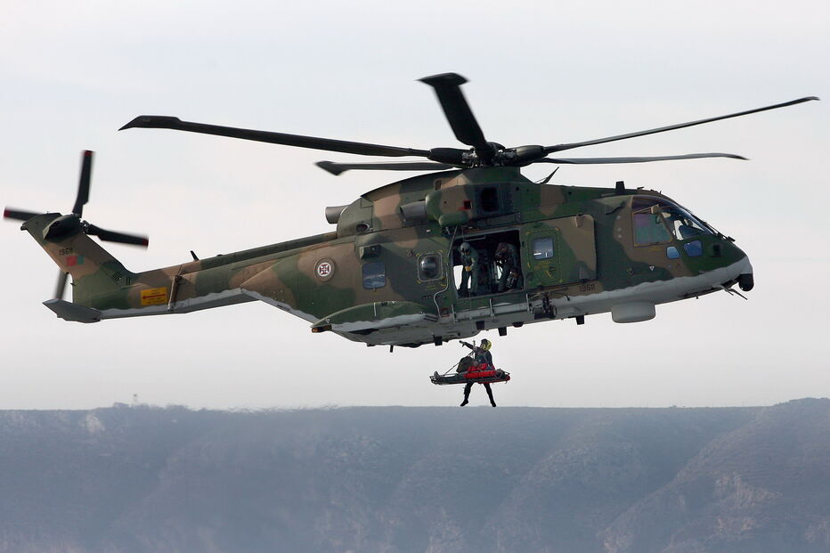 helicóptero EH101 da Força Aérea Portuguesa