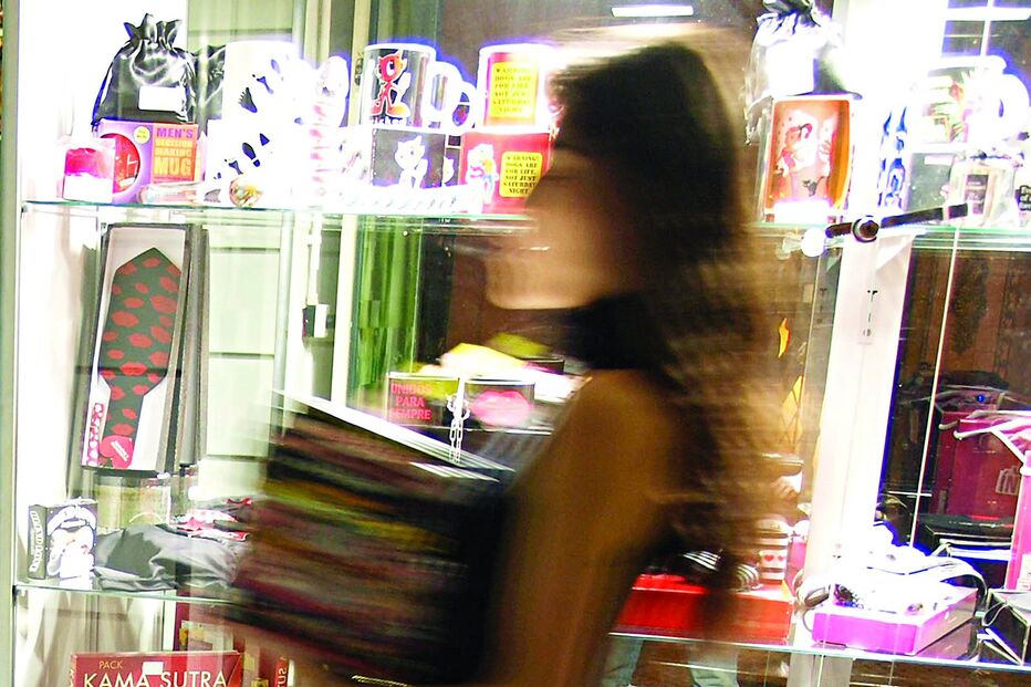 Vendedora numa sex shop