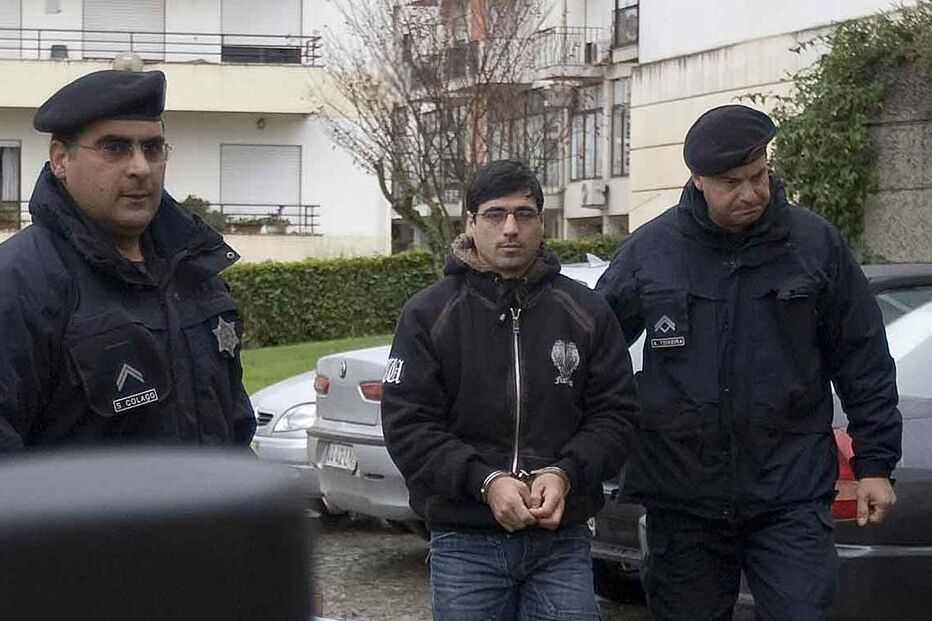 Esfaqueia mulher e filha