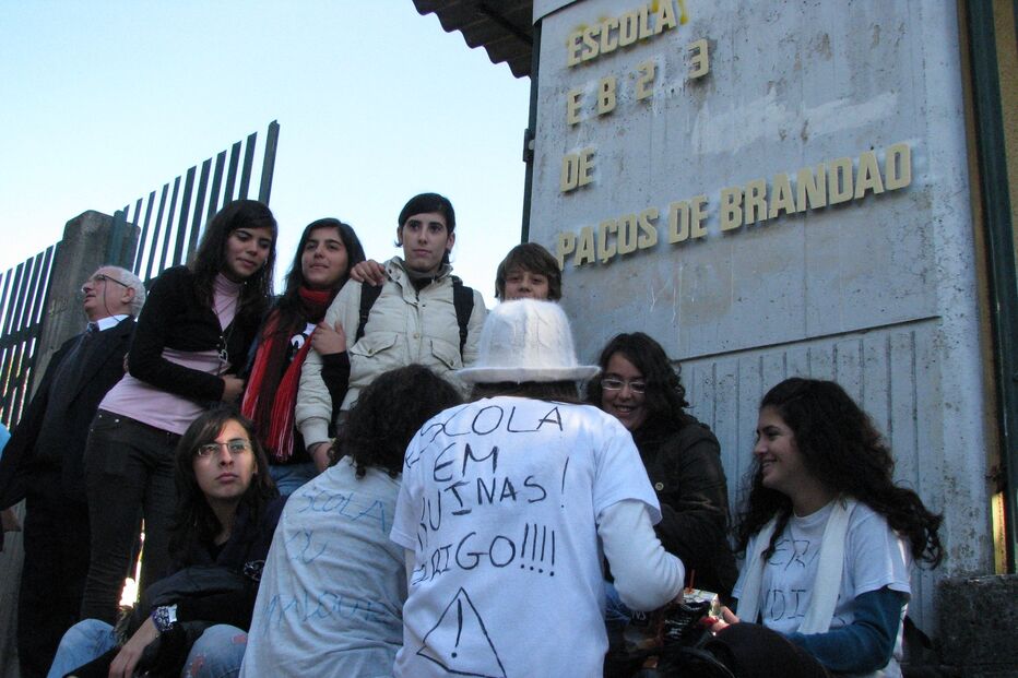 Aluno de 15 anos espanca auxiliar