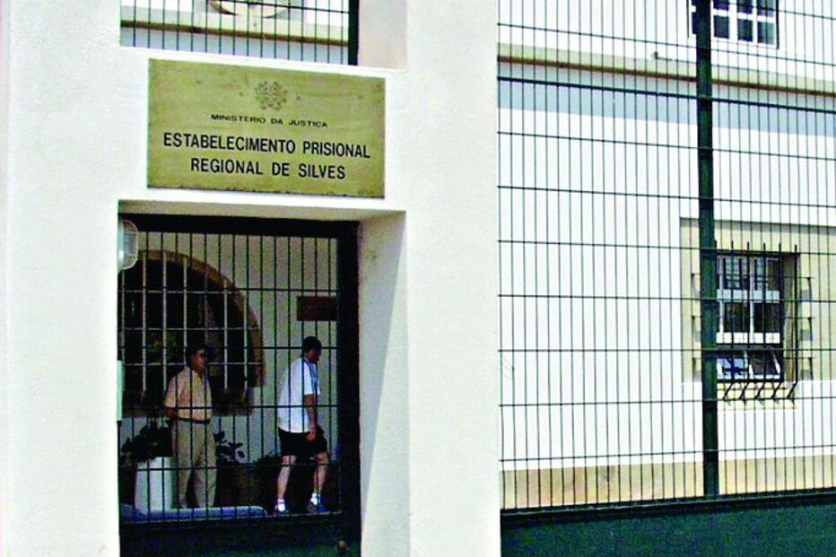 Traficante salta muro da prisão