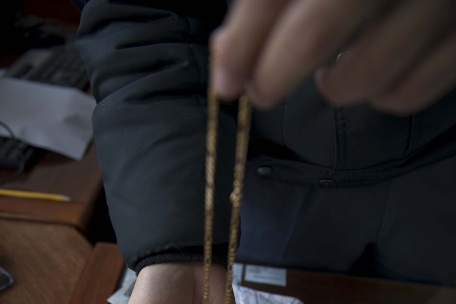 Apanhado a vender ouro falso em feira