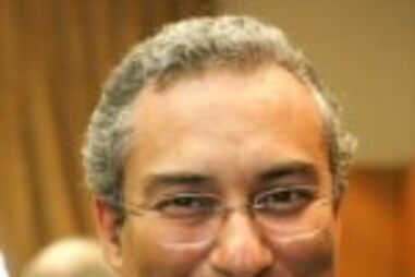 Av. Ribeira das Naus cortada ao trânsito  