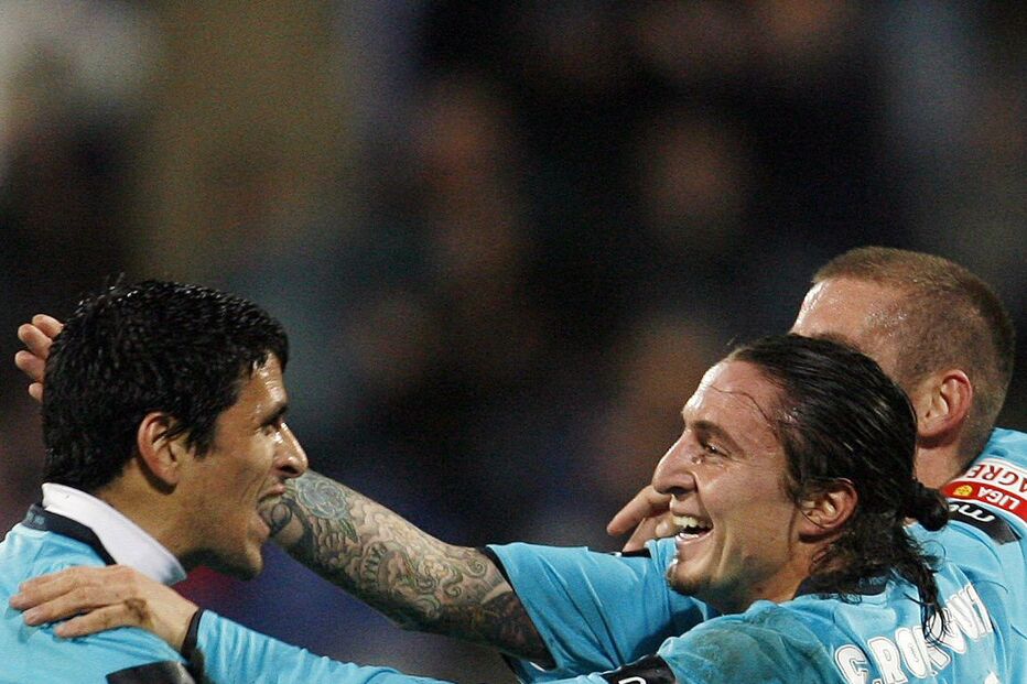 Líder sem vacilar antes do clássico