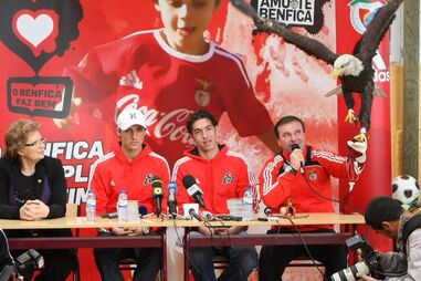 David Luiz elege golo irregular