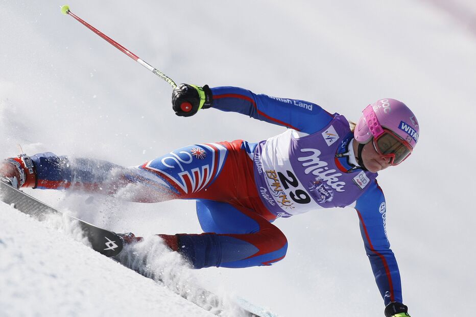 A britânica Chemmy Alcott durante a prova de Super G na Taça do Mundo de Esqui Alpino, a decorrer em Bansko, Bulgária. (Stoyan Nenov, Reuters)