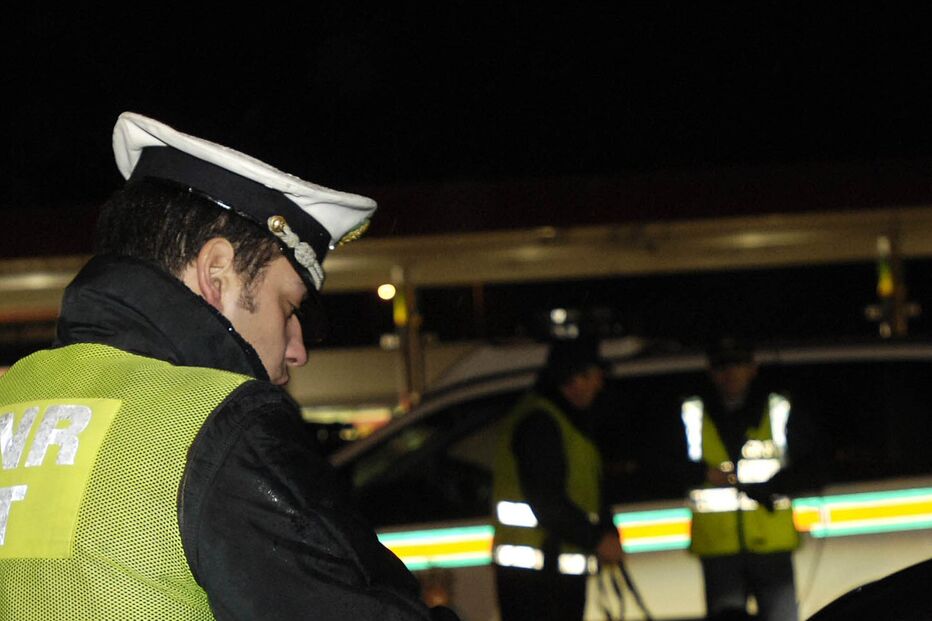 Tentou atropelar guardas