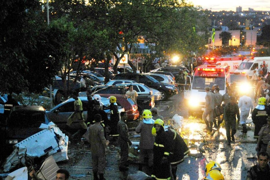 Tentou atirar avião contra shopping 